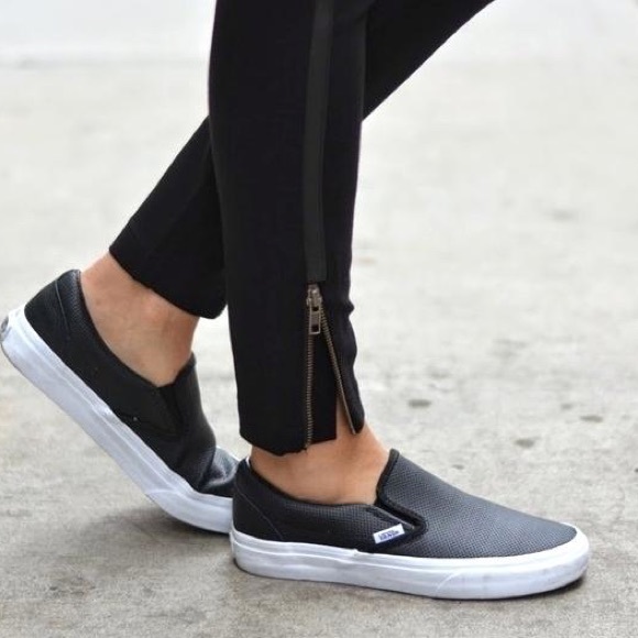 vans slip on black style